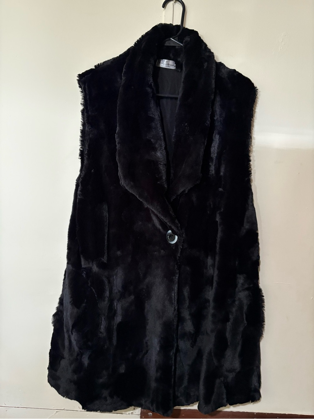 Black Faux Fur Sleeveless Coat with Shawl Collar
